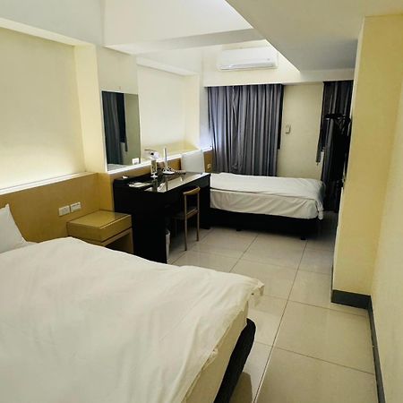 Kiwi Express Hotel - Kaohsiung Station Экстерьер фото