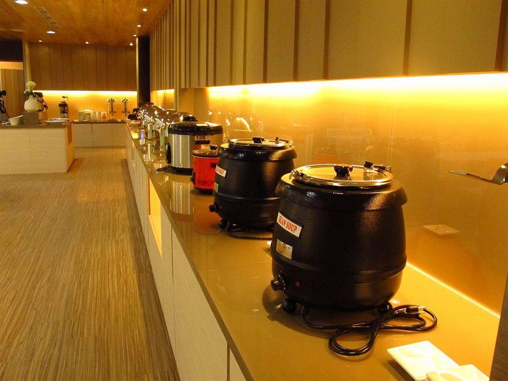 Kiwi Express Hotel - Kaohsiung Station Экстерьер фото