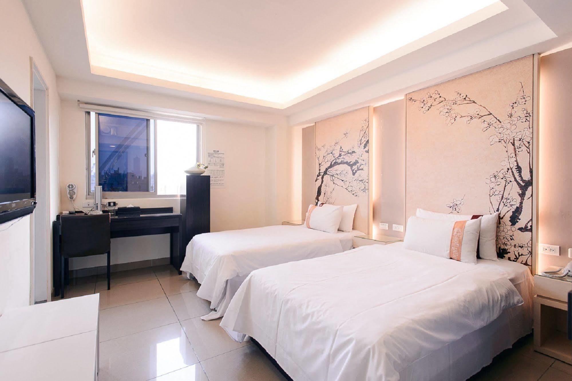 Kiwi Express Hotel - Kaohsiung Station Экстерьер фото